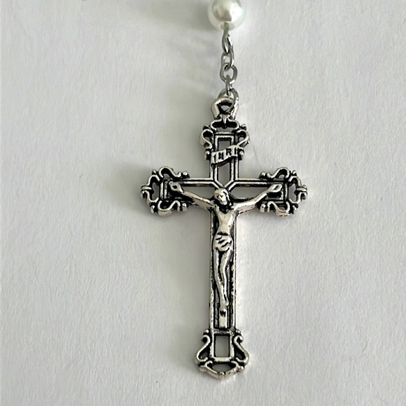 Catholic White Traditional Rosary Beads - Picture 5 of 6